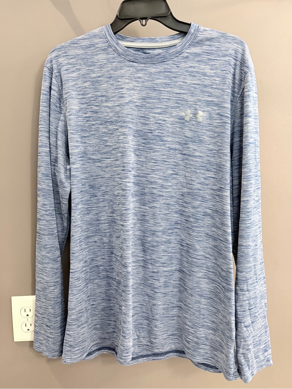 Under Armour Men’s Long Sleeve Heathered Light Blue Performance Tee